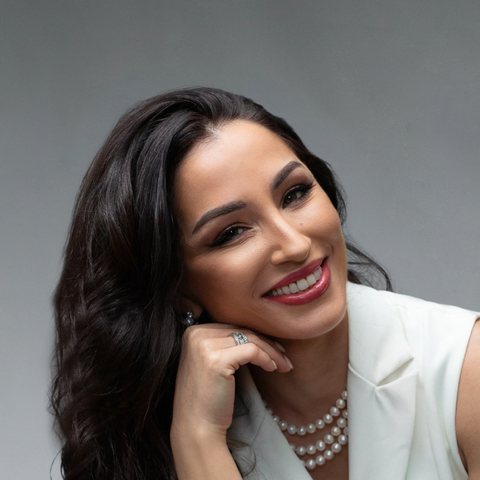 Dra. Nádia Salvador